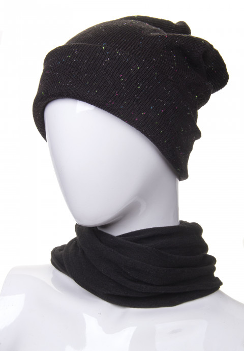 Women's hat and scarf
